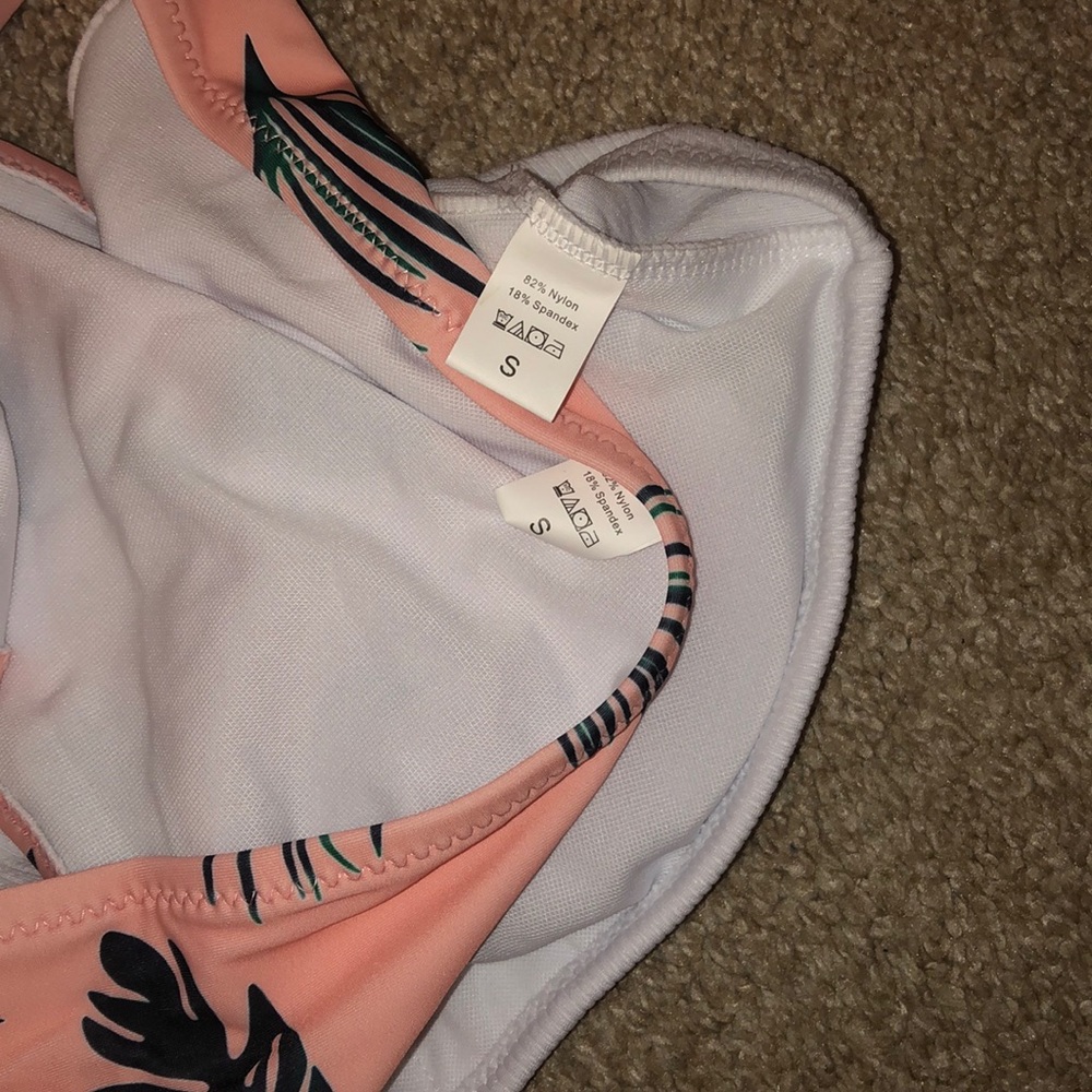 Bikini - Picture 6 of 7